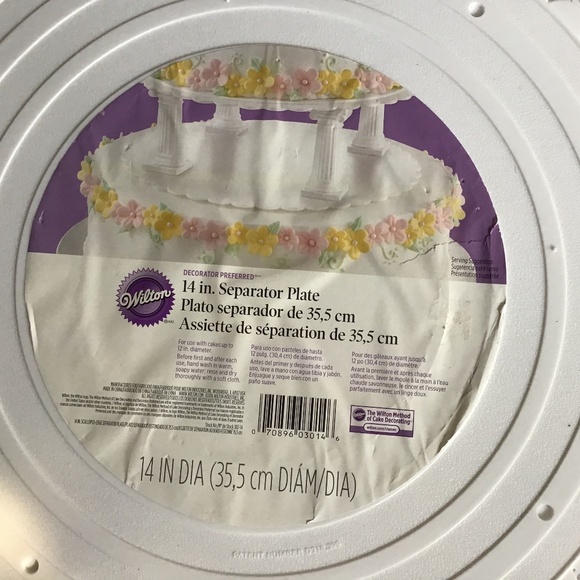 Wilton  Cake Set Separator Plates 2 sizes  and Four 7in  Grecian Pillars - Picture 1 of 3